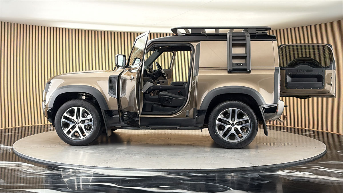 More views of Land Rover Defender 90