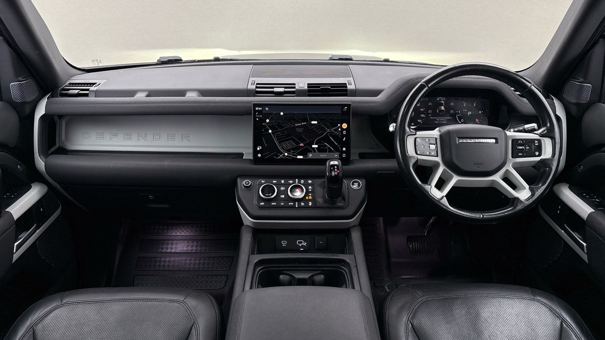 Land Rover Defender 110 Image 12