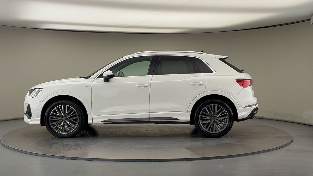 Audi Q3 Image 15