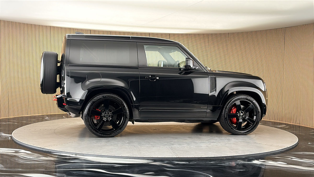 More views of Land Rover Defender 90