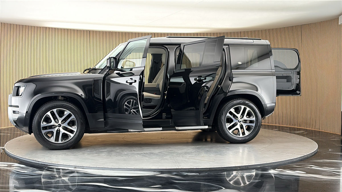 More views of Land Rover Defender 110