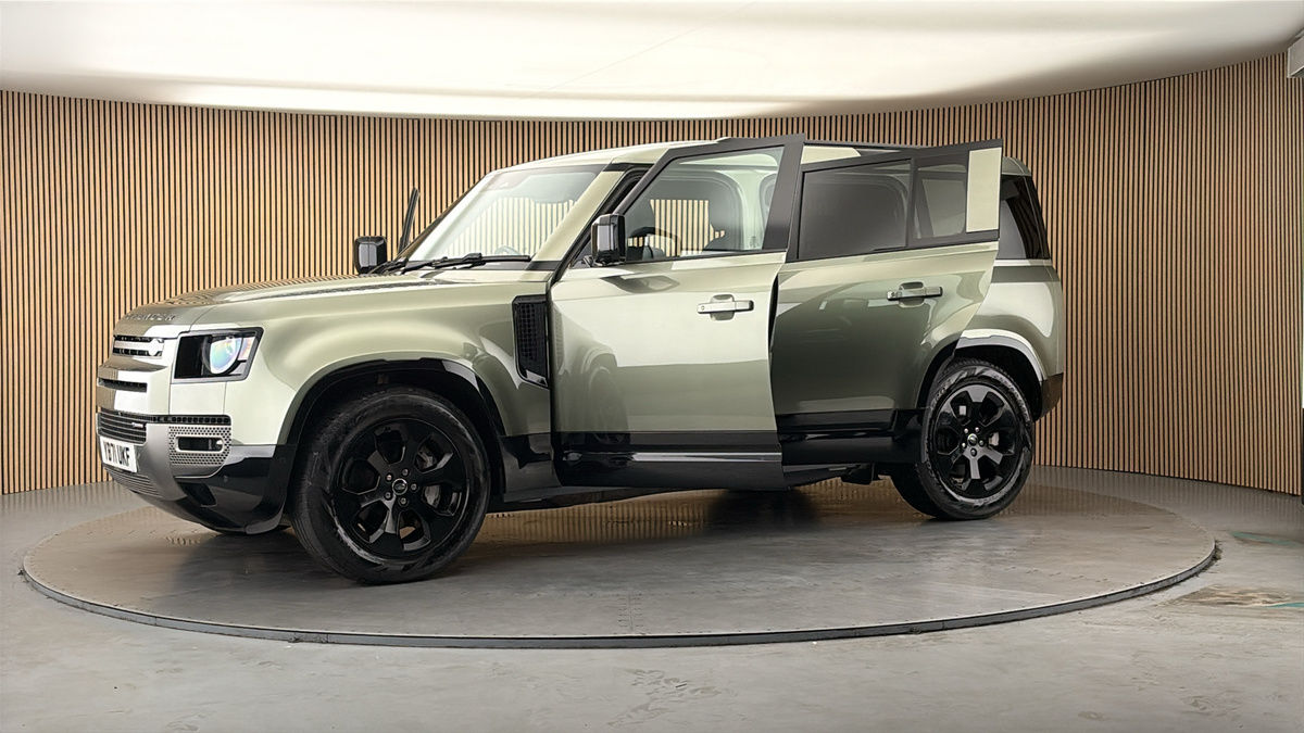 More views of Land Rover Defender 110