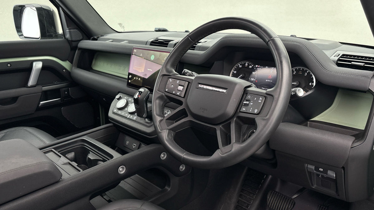 Land Rover Defender 110 Image 5