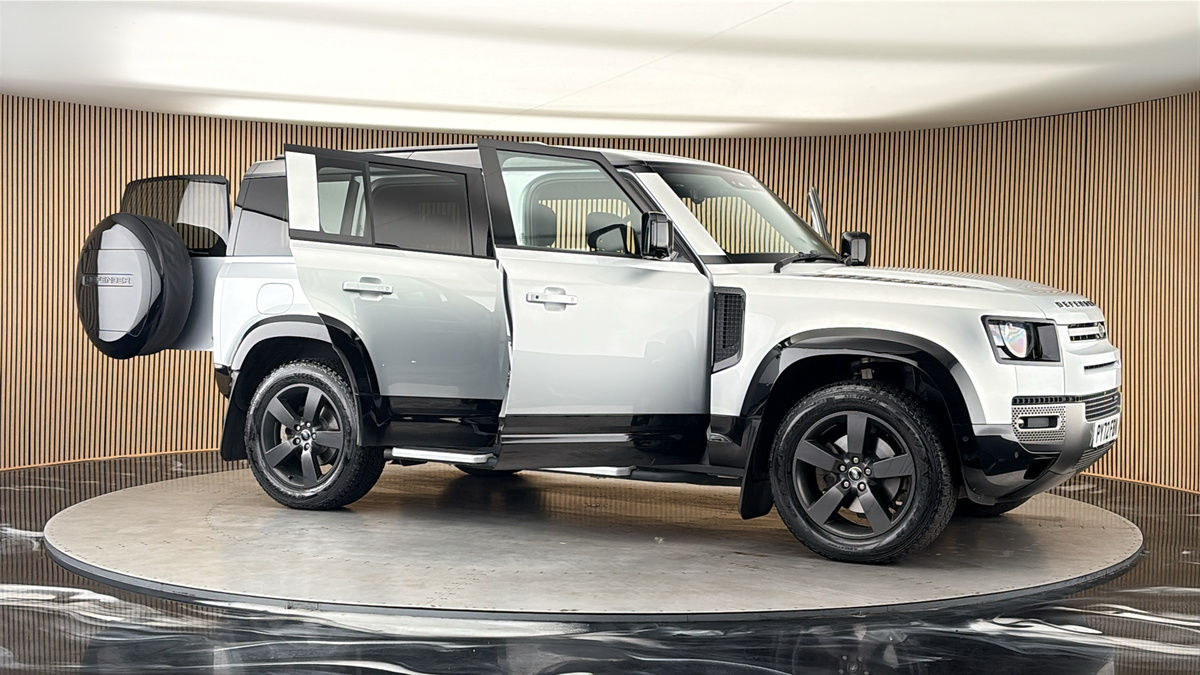 More views of Land Rover Defender 110