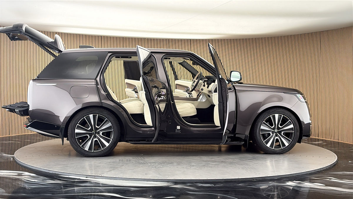 More views of Land Rover Range Rover