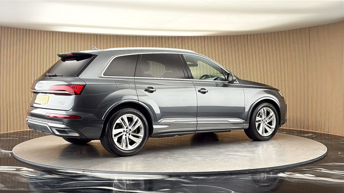 More views of Audi Q7