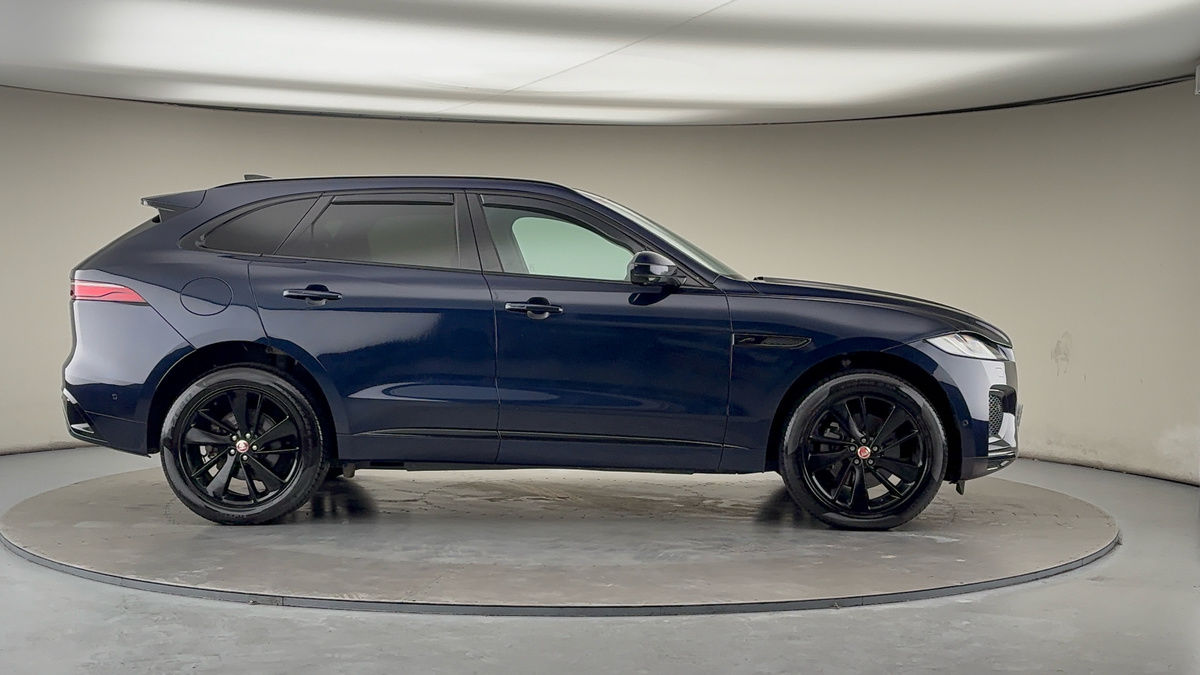 Jaguar F-PACE Image 16