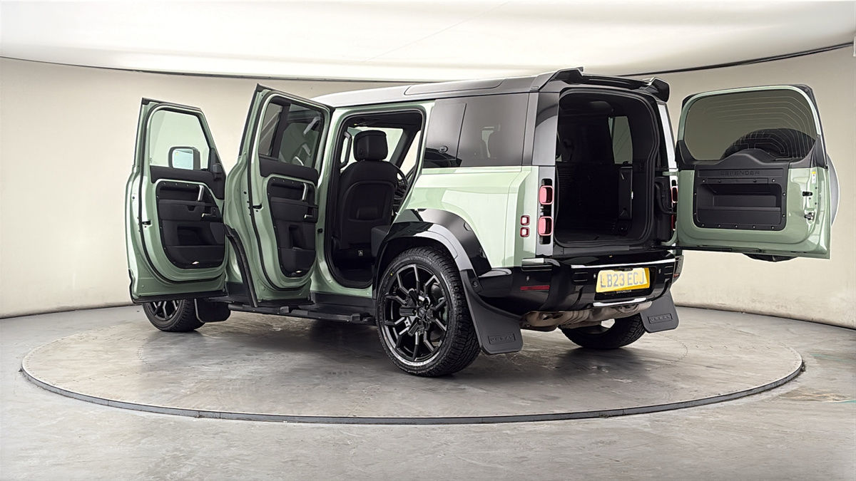 More views of Land Rover Defender 110