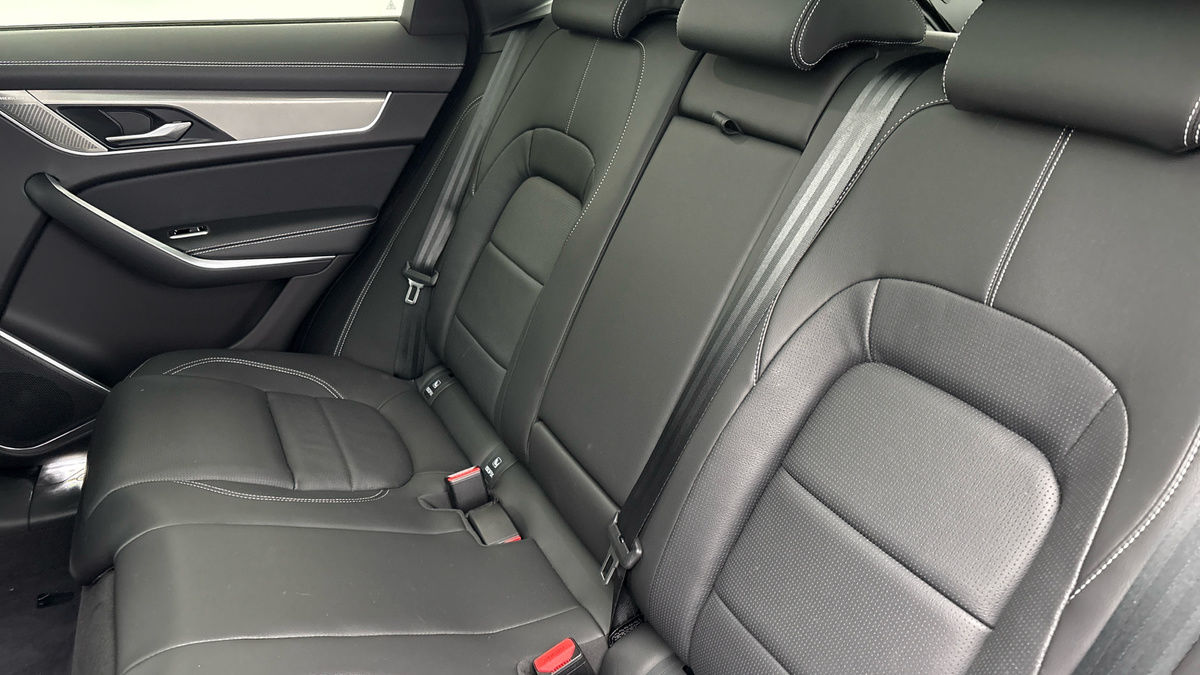 Jaguar F-PACE Image 8