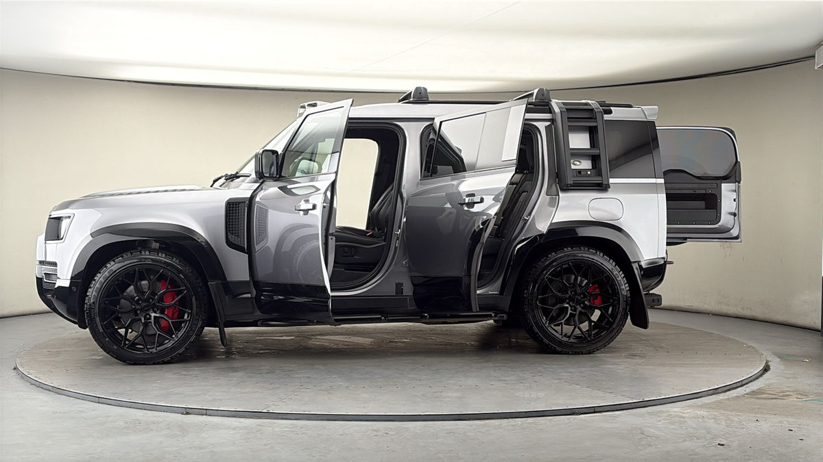 More views of Land Rover Defender 110