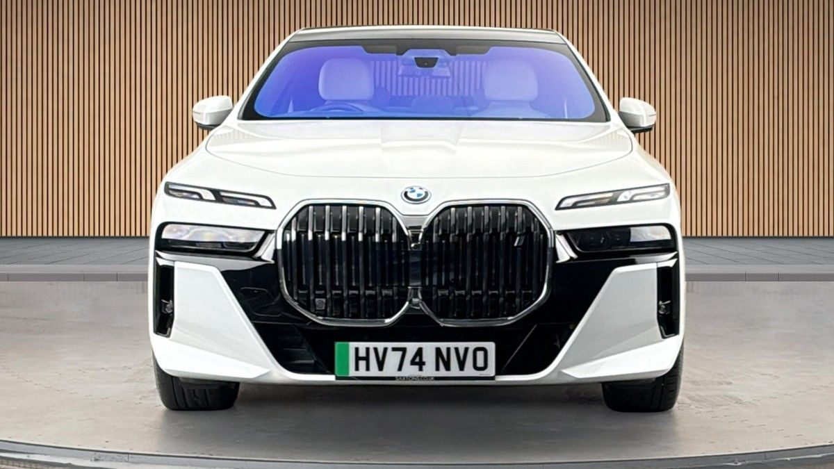More views of BMW i7