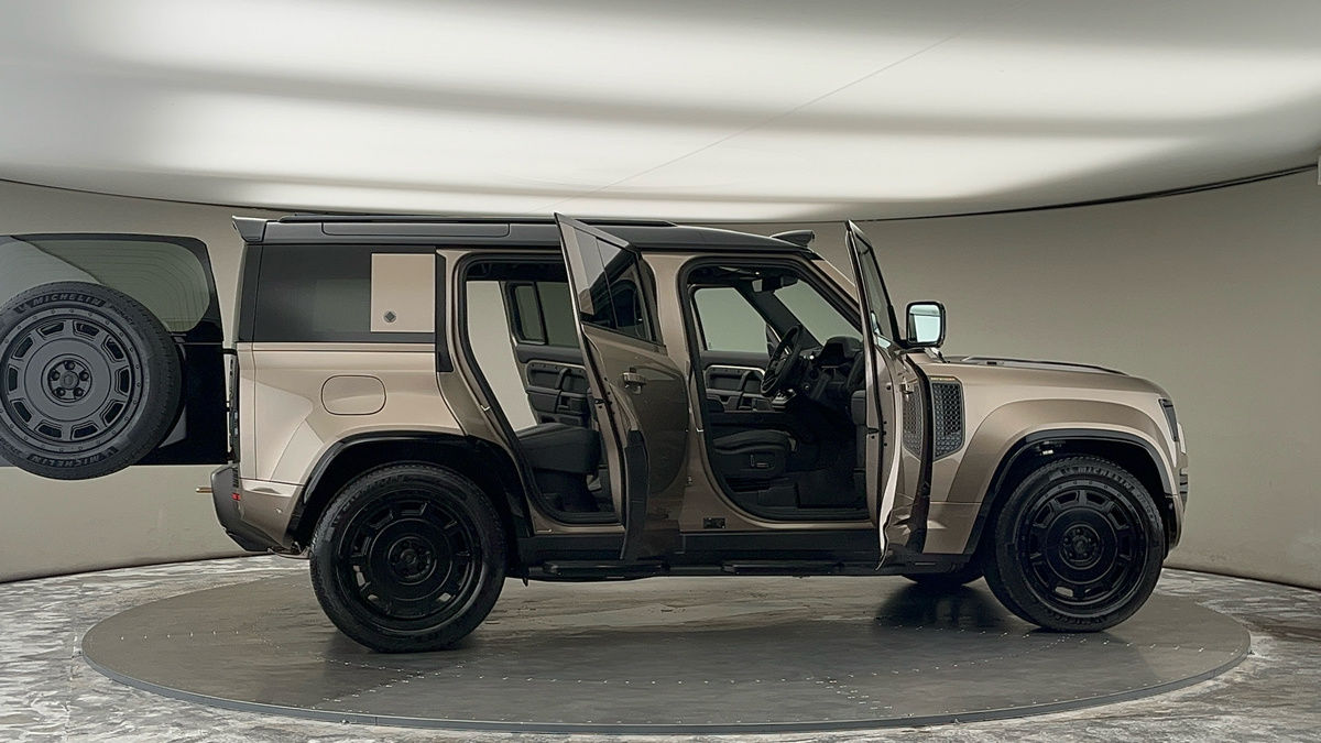 More views of Land Rover Defender 110