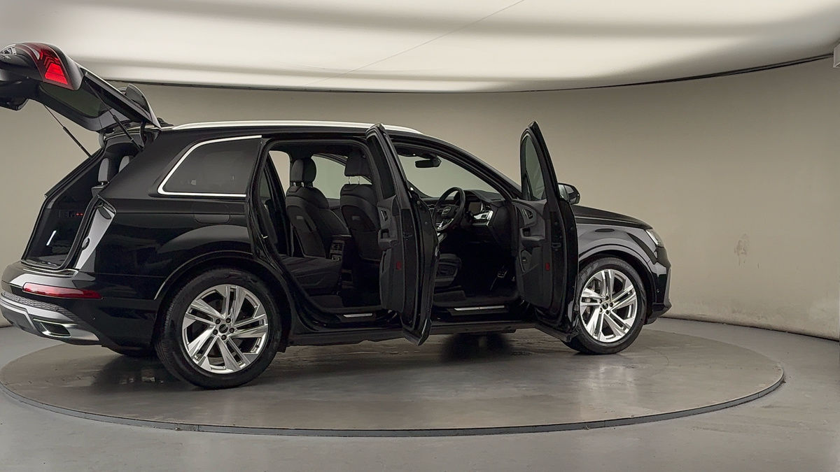 More views of Audi Q7