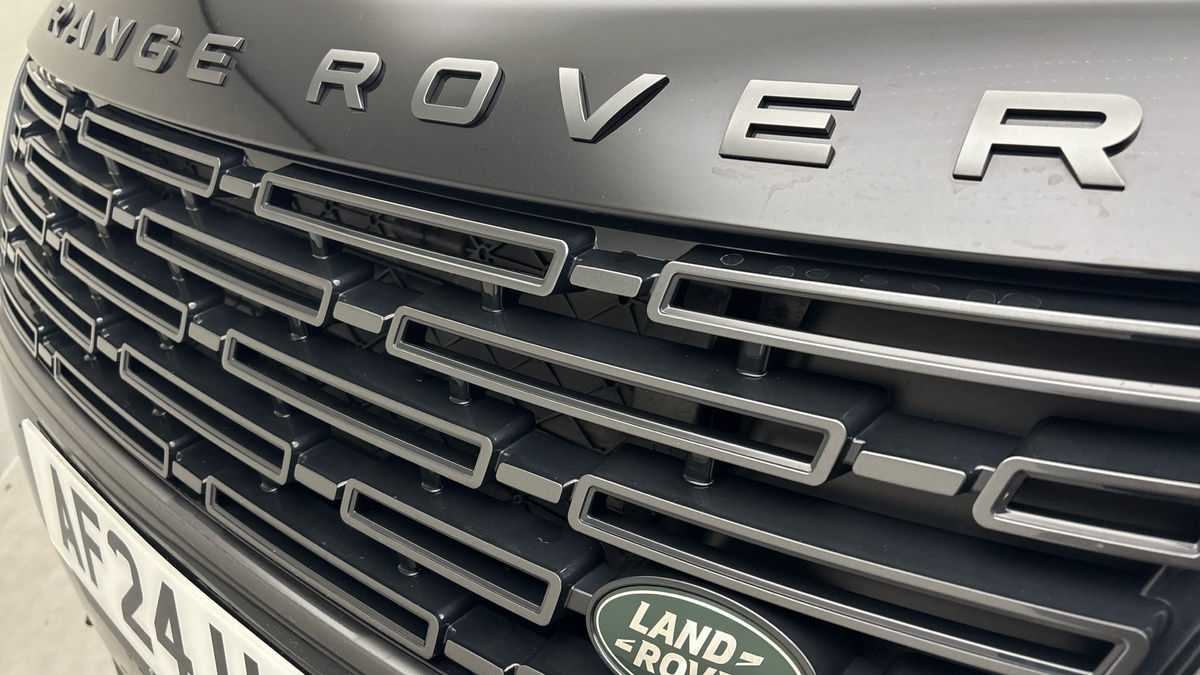 Land Rover Range Rover Velar Image 24