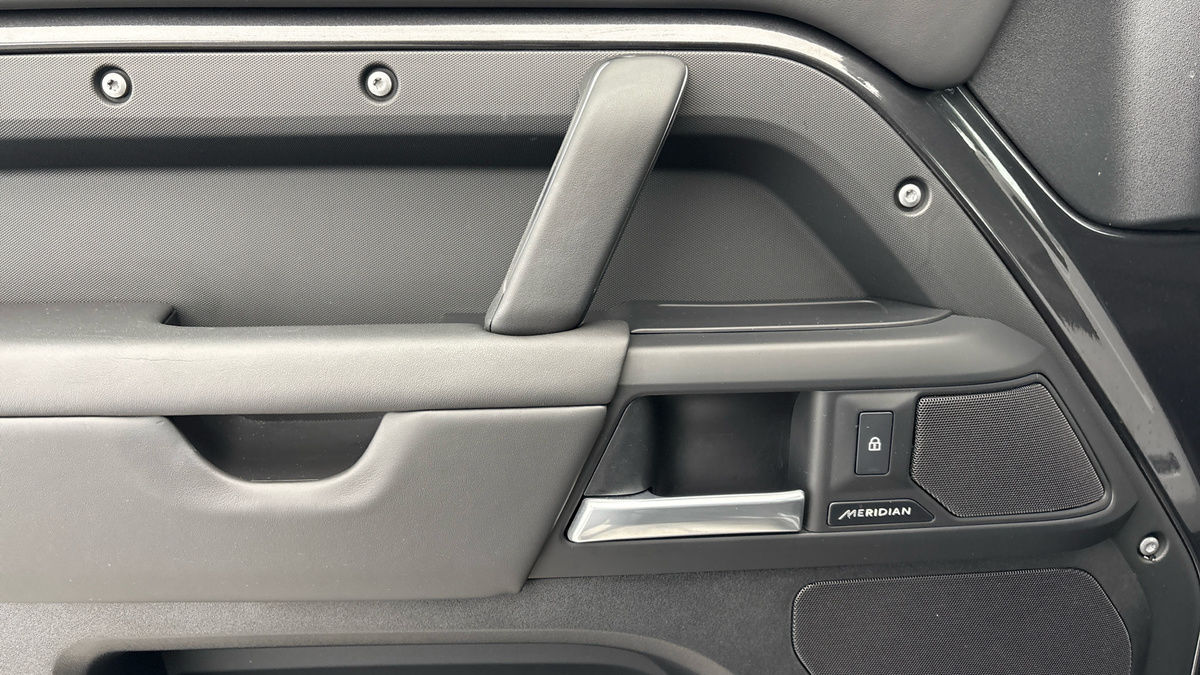 Land Rover Defender 90 Image 19