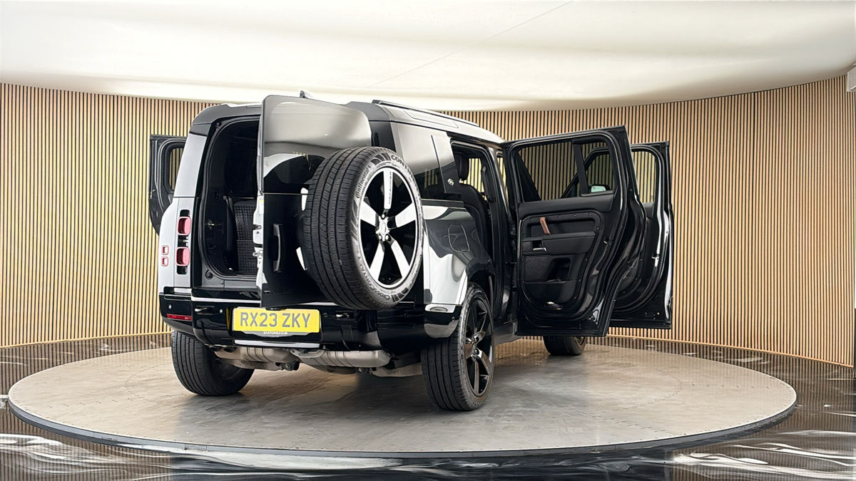 More views of Land Rover Defender 110