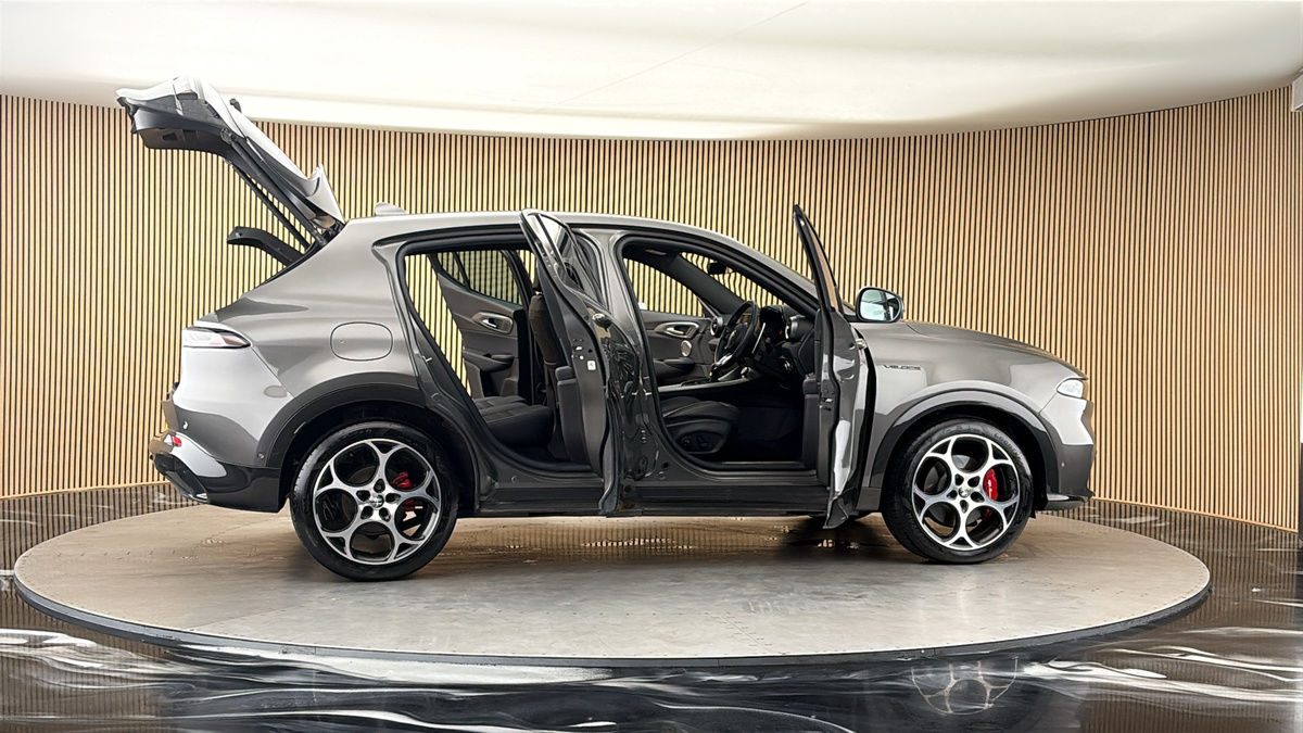 More views of Alfa Romeo Tonale