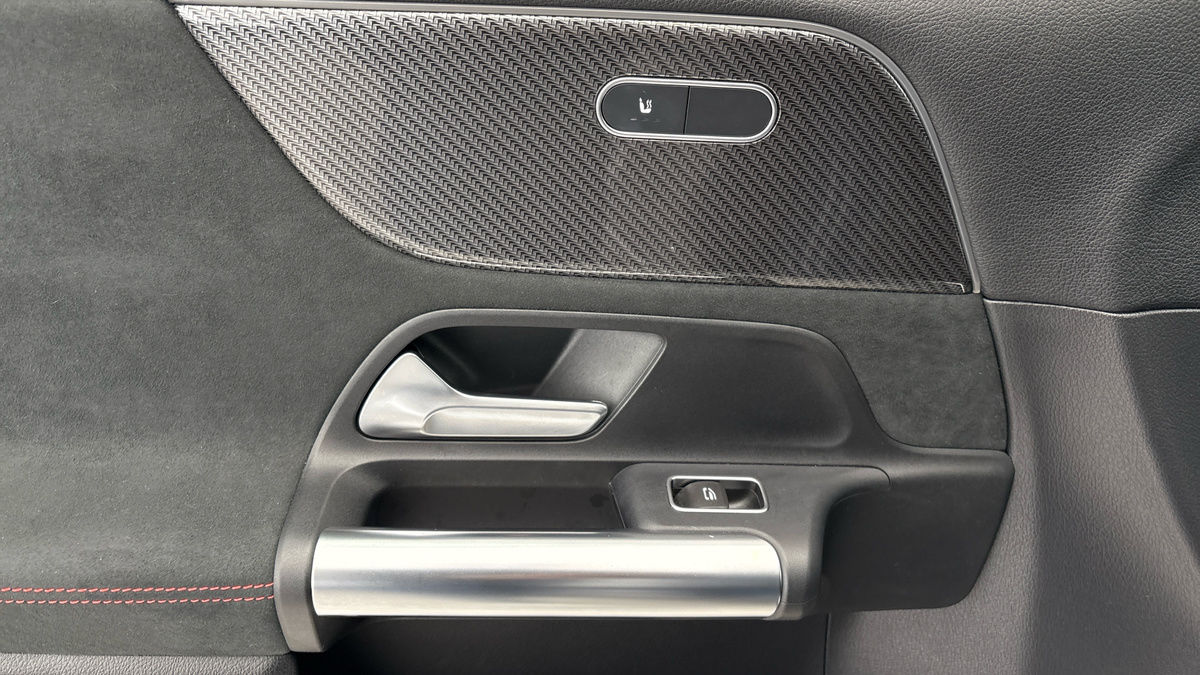 Mercedes-Benz GLA Image 19