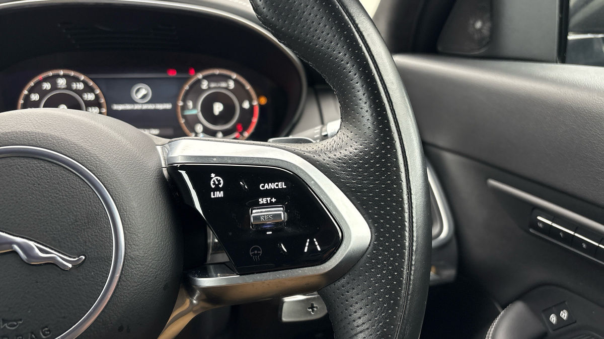 Jaguar E-PACE Image 14