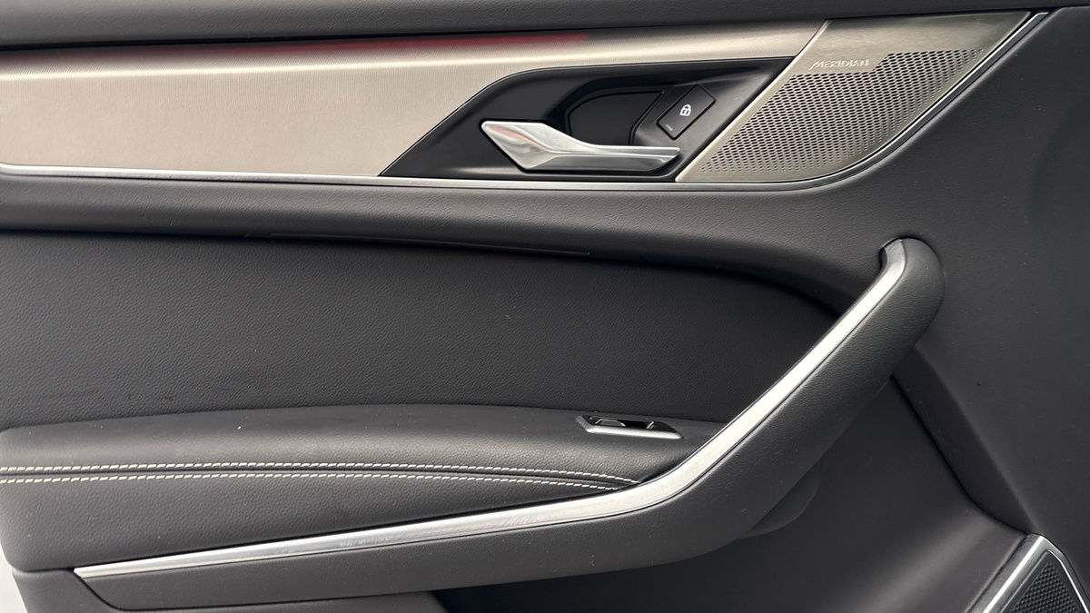 Jaguar F-PACE Image 19