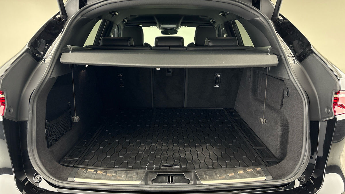 Jaguar F-PACE Image 11