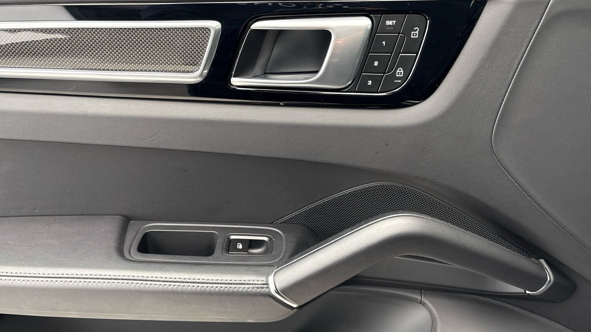 Porsche Cayenne Image 19