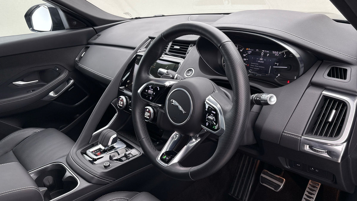 Jaguar E-PACE Image 5