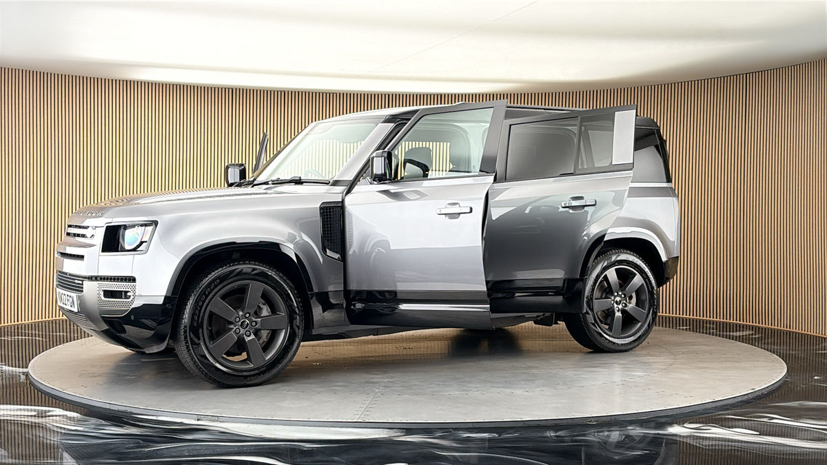 More views of Land Rover Defender 110
