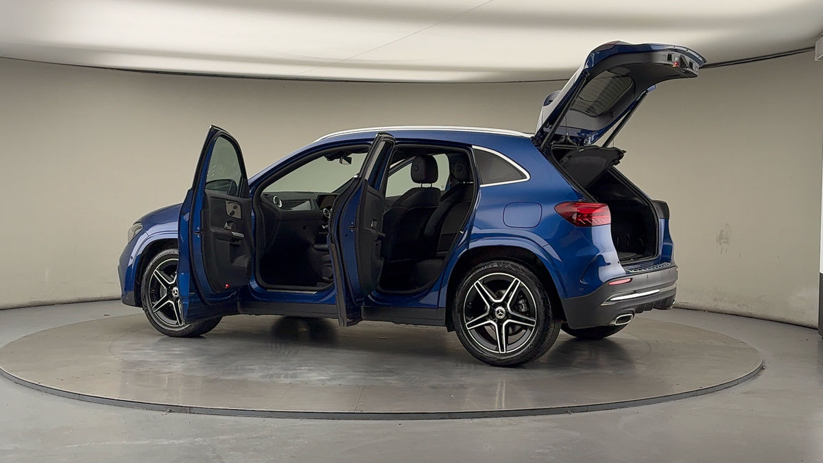 More views of Mercedes-Benz GLA