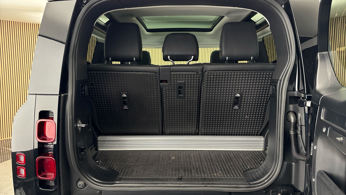 Land Rover Defender 90 Image 11
