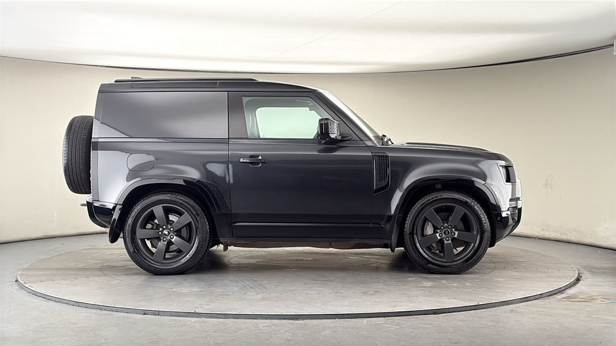 Land Rover Defender 90 Image 16