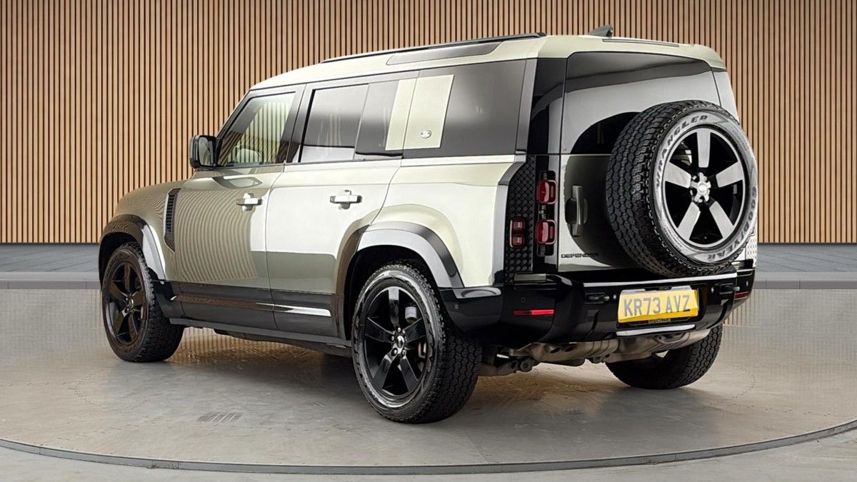 Land Rover Defender 110 Image 2