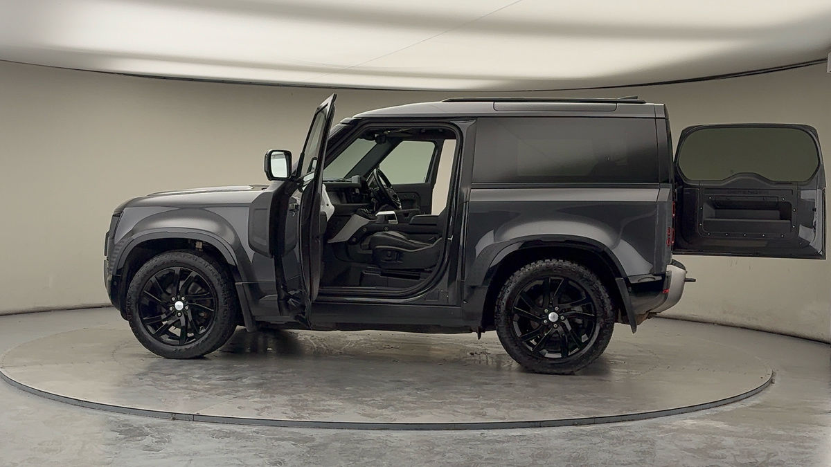 More views of Land Rover Defender 90