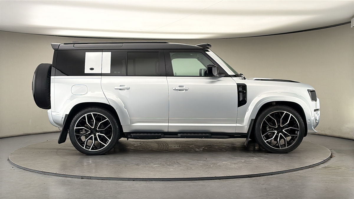 Land Rover Defender 110 Urban Image 16