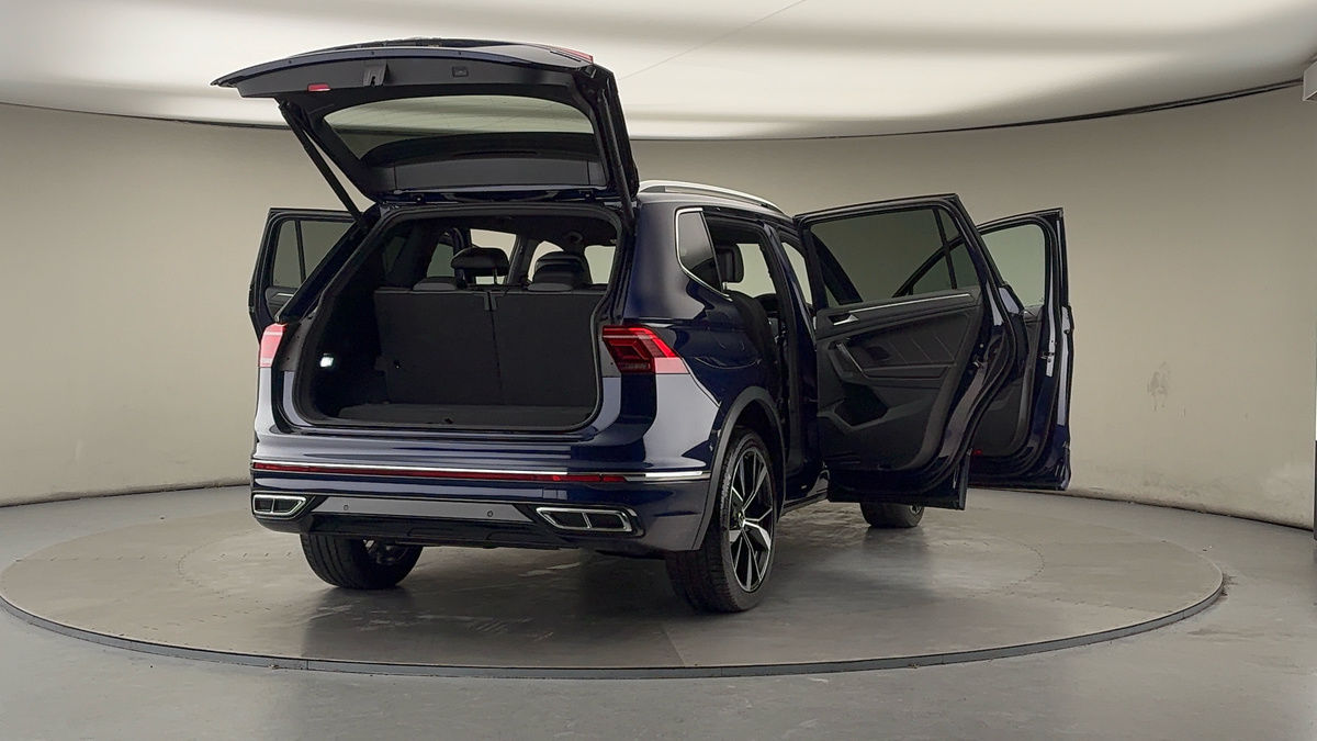 More views of Volkswagen Tiguan Allspace