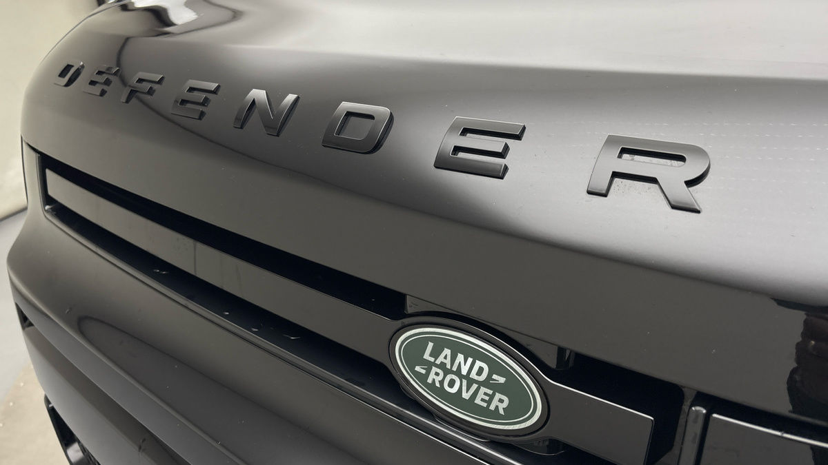 Land Rover Defender 90 Urban Image 30