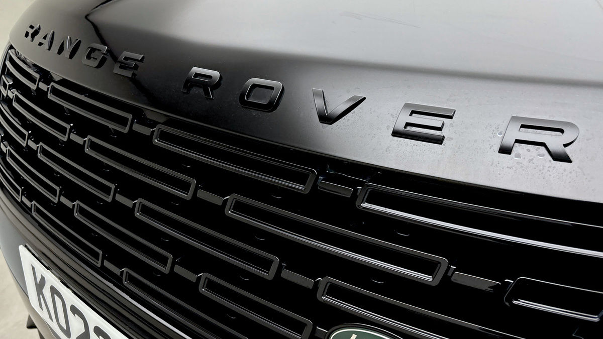 Land Rover Range Rover Velar Image 24