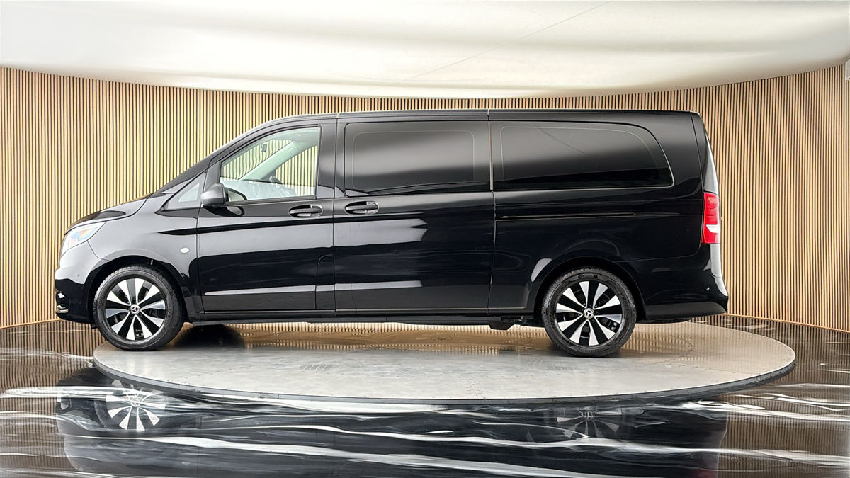 More views of Mercedes-Benz Vito