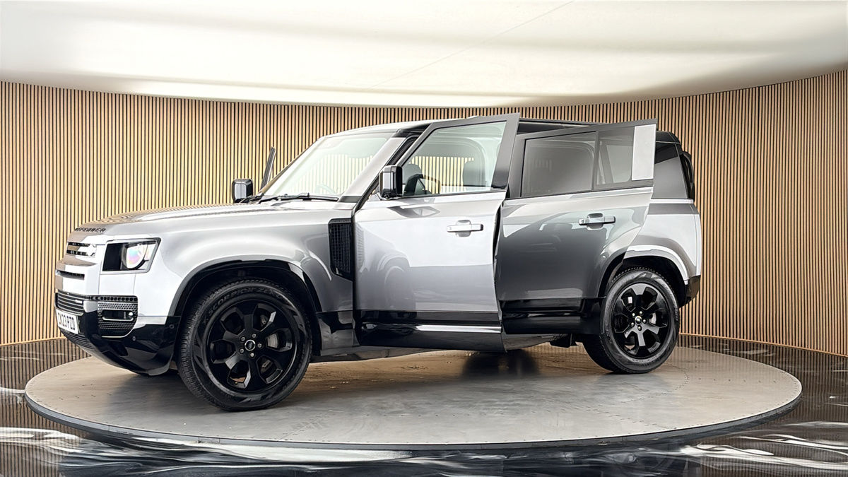 More views of Land Rover Defender 110