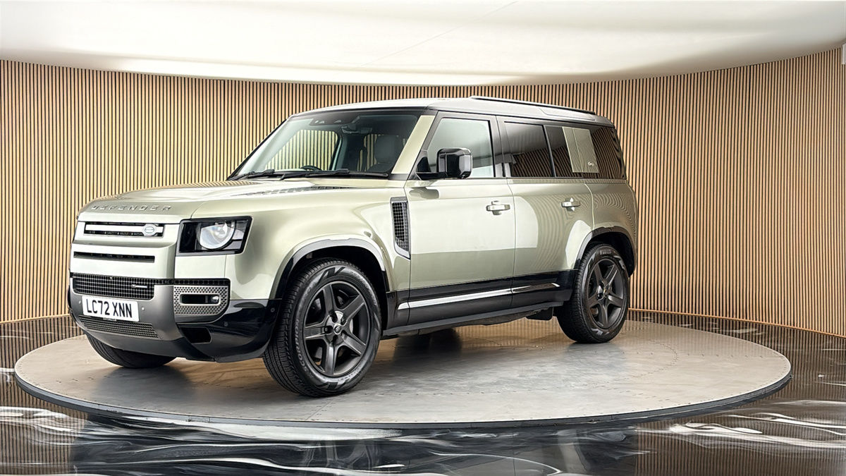 Land Rover Defender 110 Image 20