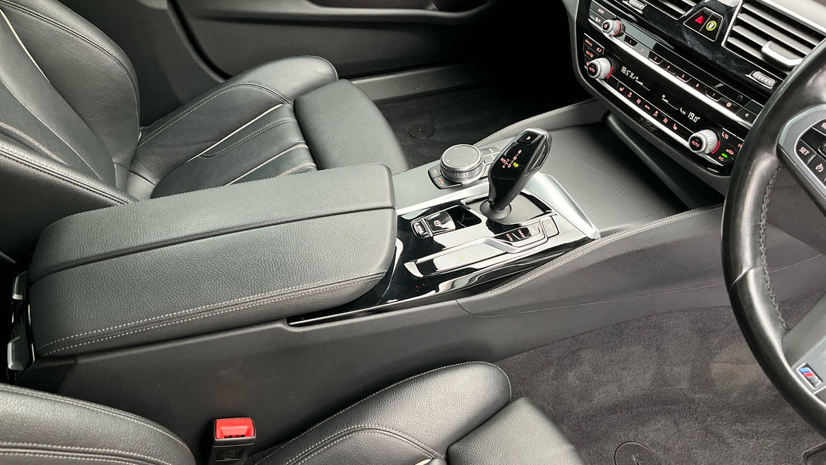 BMW 5 Series Image 18