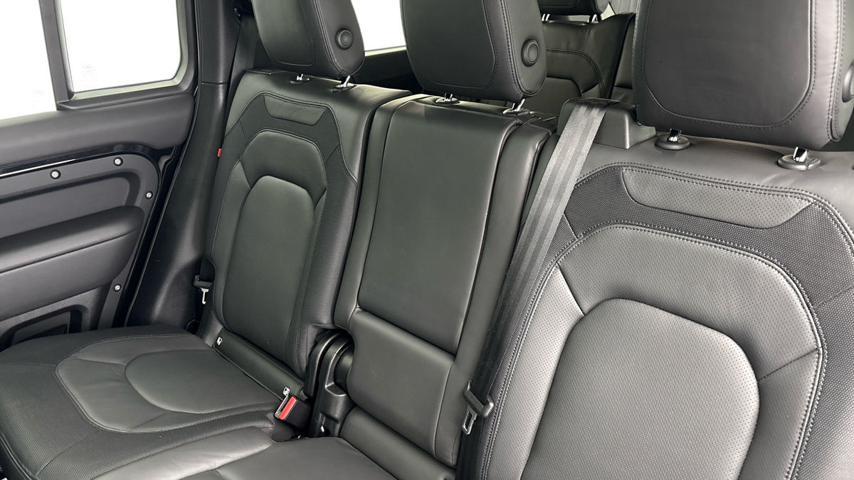 Land Rover Defender 130 Image 8