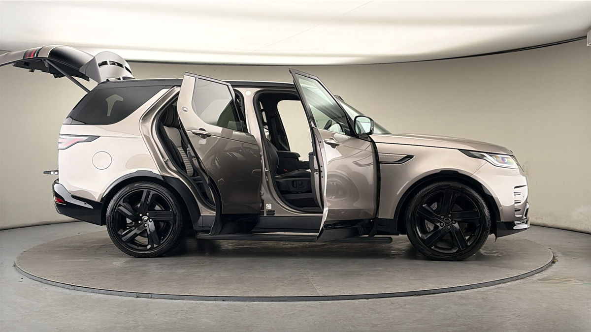 More views of Land Rover Discovery