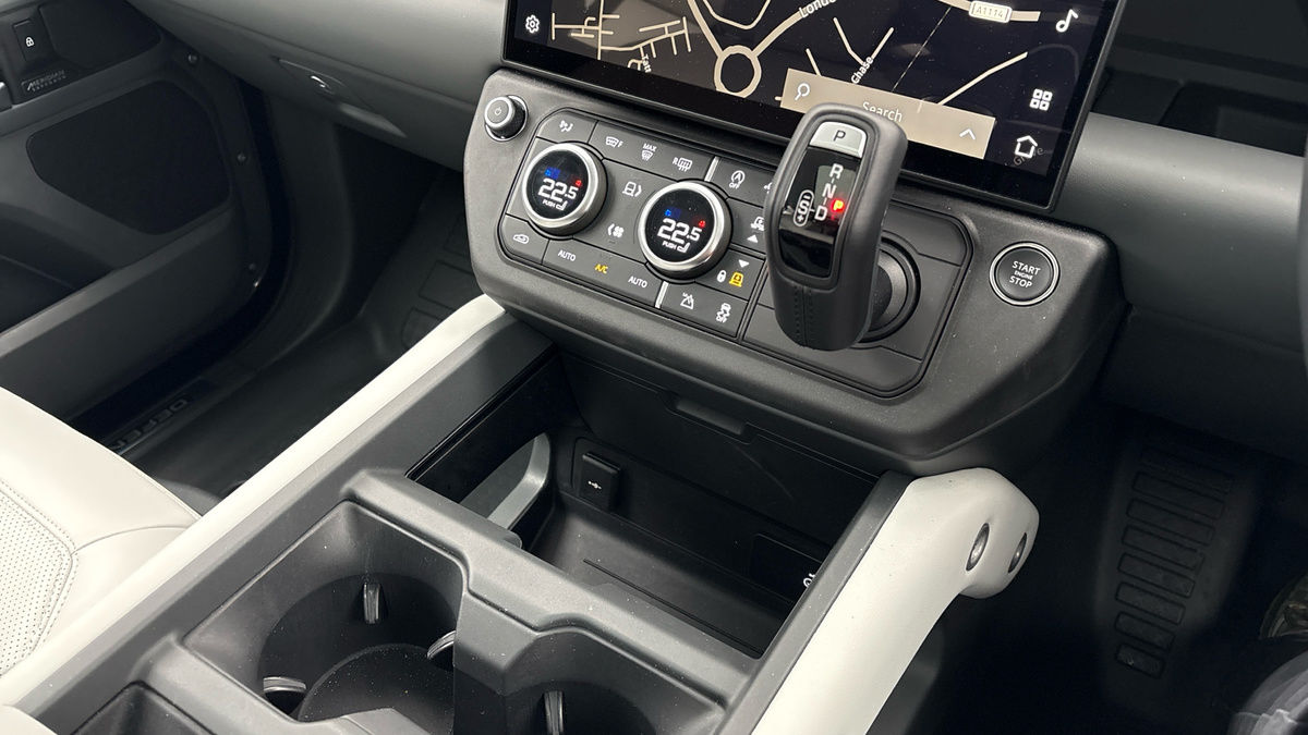 Land Rover Defender 110 Urban Image 36