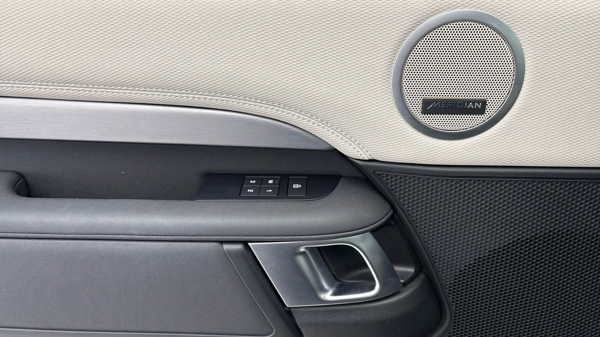Land Rover Discovery Image 19