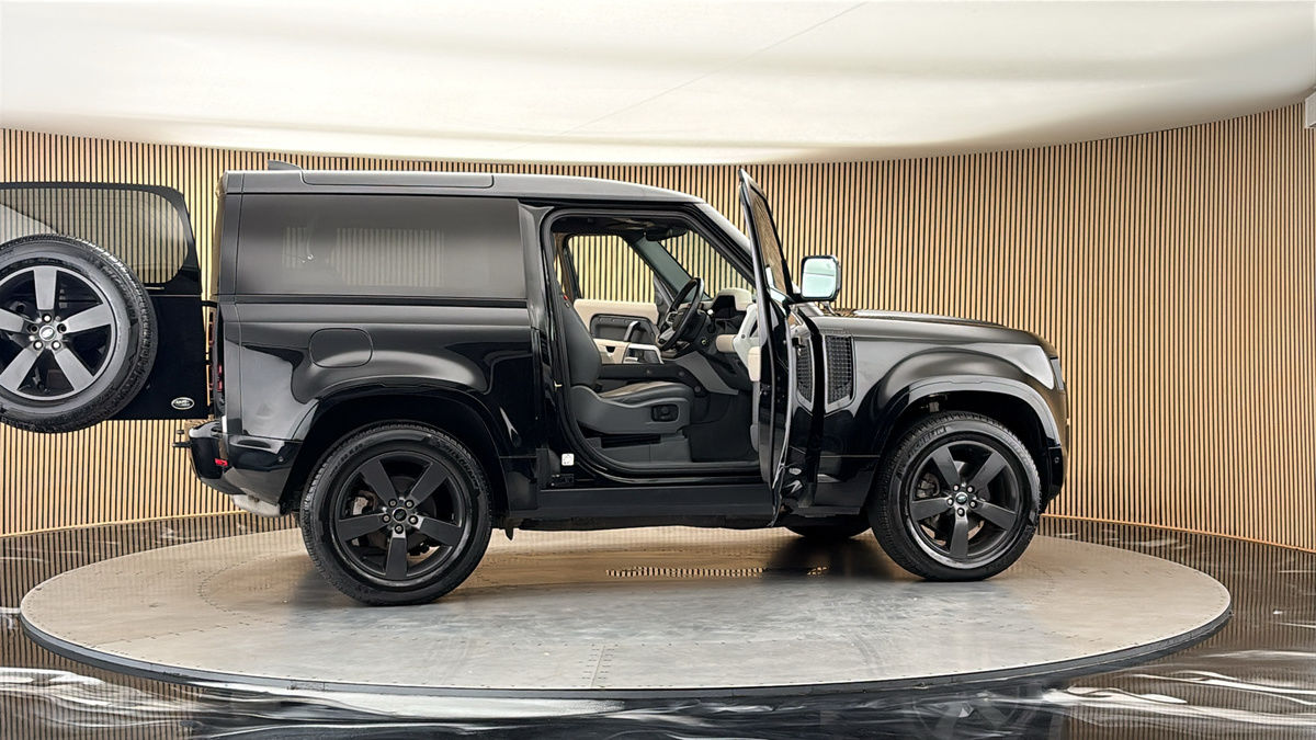 More views of Land Rover Defender 90