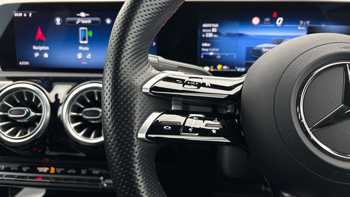 Mercedes-Benz CLA Image 13