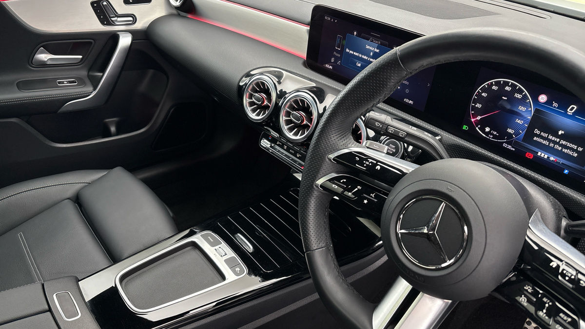 Mercedes-Benz CLA Image 18