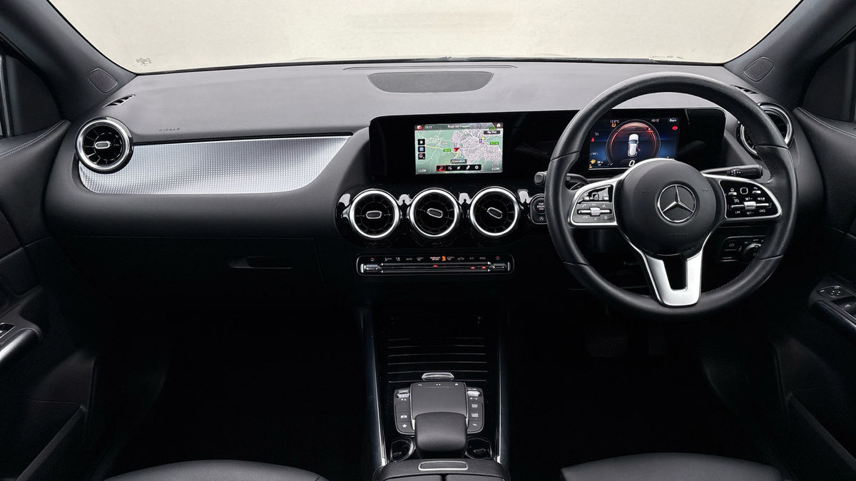 Mercedes-Benz GLA Image 12