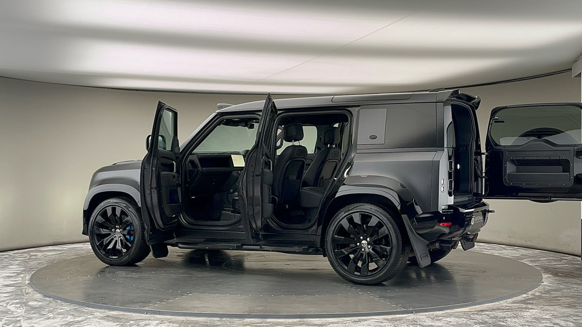More views of Land Rover Defender 110